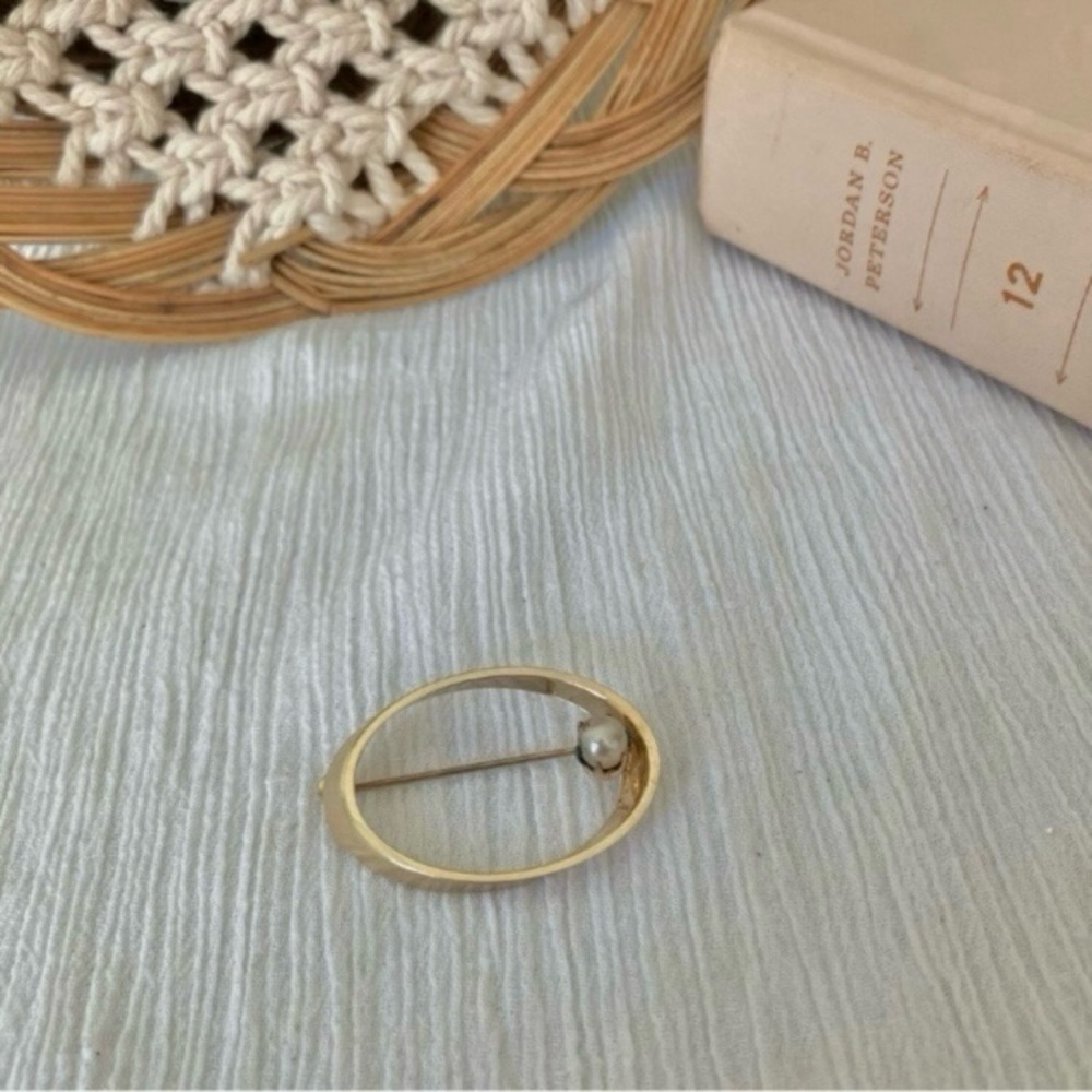 Brown Pearl Gold Oval Brooch Vintage “Amani” Brown Pearl Goldcore Classic Neutra